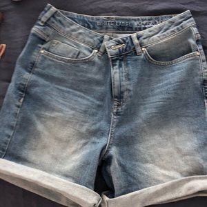 White label Brompton boyfriend shorts  size 26